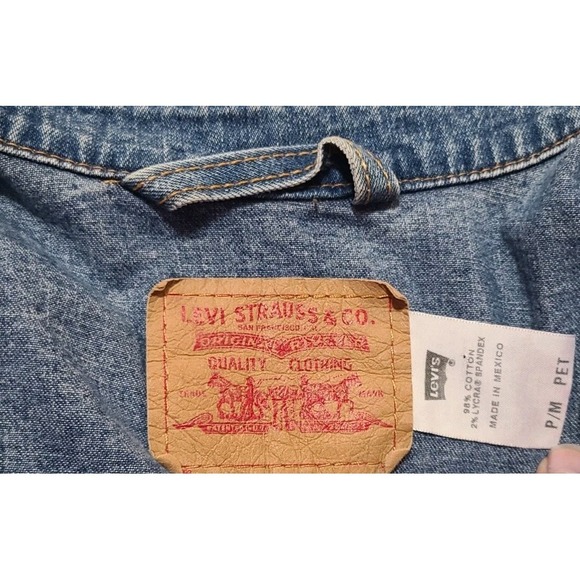 Levi's Women's Denim Jean Jacket Medium P/M Petite – Custom Embroidered Patches - Picture 6 of 10